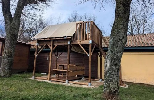 Le Change House | BIVOUAC TENT on wood and canvas stilts, without sanitary facilities for 2 people 2 people