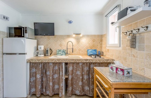 Bedoin Apartment | “Blue Twin Kitchenette Room” Apartment with Wi-Fi