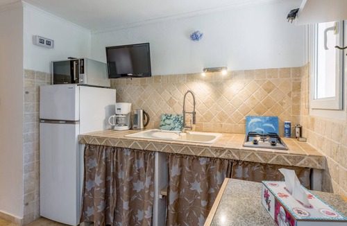 Bedoin Apartment | “Blue Twin Kitchenette Room” Apartment with Wi-Fi