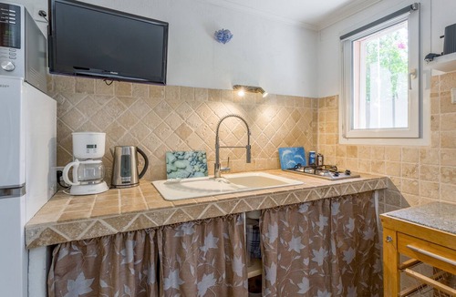 Bedoin Apartment | “Blue Twin Kitchenette Room” Apartment with Wi-Fi