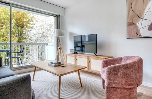 Notre-Dame-des-Champs Apartment | Blueground | Saint Germain des Prés, balcony