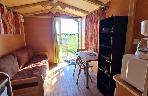 Burthecourt-aux-Chenes Cottage | Bohemian Caravan Comfort South of Nancy