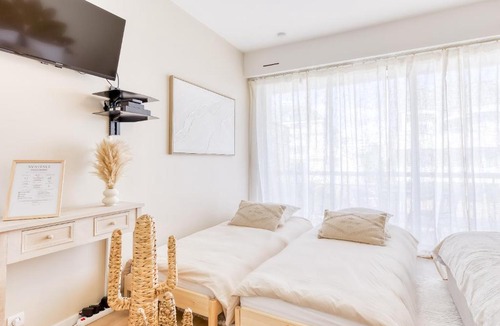 Antony Apartment | Bohemian Nuance - 15 min from Orly - Calme & Elégance