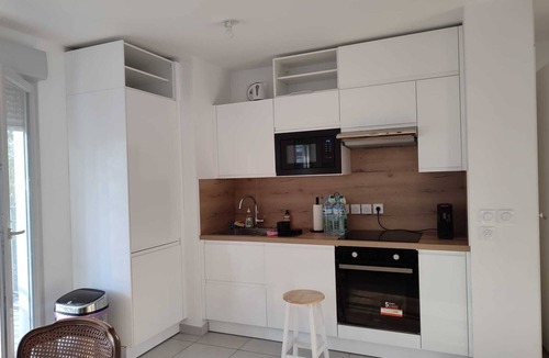 L'Hay-les-Roses Apartment | Bright apartment near Paris, terrace, parking