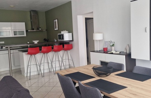 Epinal Apartment | Bright Balneo apartment near train station 2 bedrooms