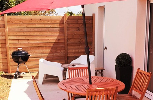 Dompierre-sur-Mer Apartment | Bright cottage with terrace and garden