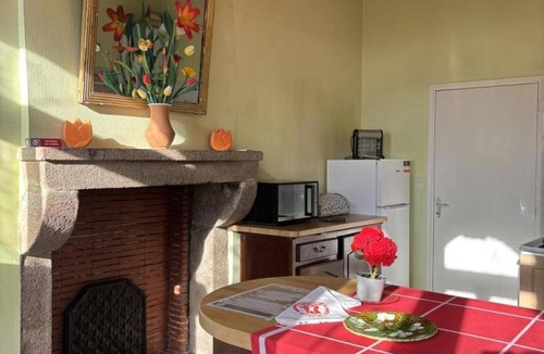 Trezelles Cottage | Bright cottage in old orangery with garden and BBQ