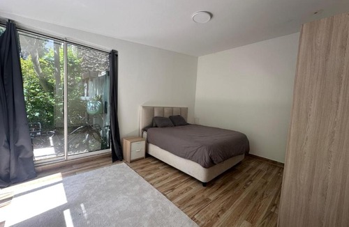 Louis Bertrand-Mirabeau-Semard Apartment | Bright loft with terrace and air conditioner