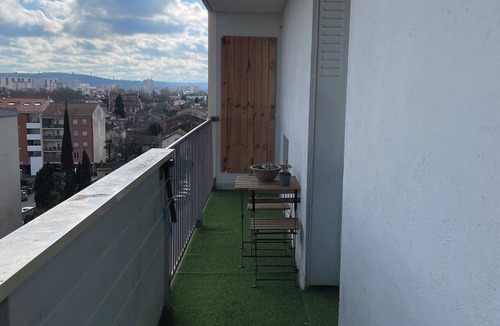 Fontaine Lestang-Bagatelle-Papus-Tabar-Bordelongue Apartment | Bright one-bedroom apartment with a balcony - Arènes (subway, tram)