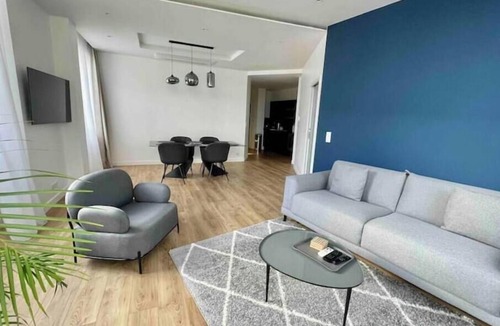 Vivienne Apartment | Bright, recently renovated apartment with air conditioning
