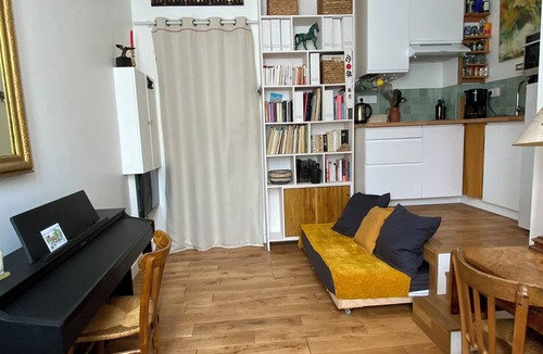 Bercy Apartment | Bright studio apartment, 17 m² Paris 12 Gare de Lyon Roland Piano