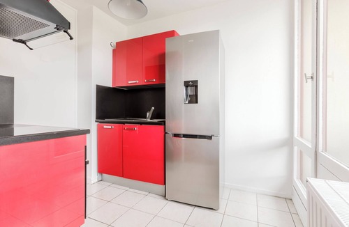 Bagnolet Apartment | Bright studio near Metro Line 3 and shops