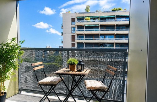 Gaillard Apartment | Bright Studio with Balcony, Tram 17, Gaillard, Geneva