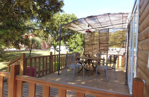 Saint-Siffret Ski Chalet | Bright Wooden Cottage with Pool near Uzès – Sleeps 4