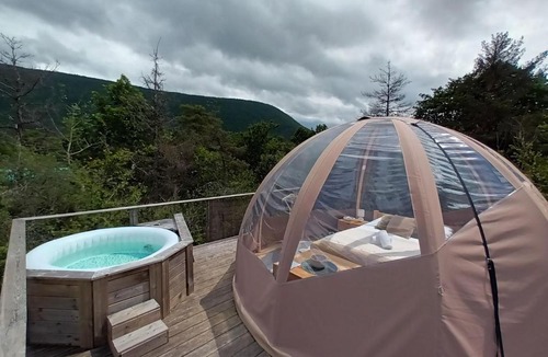 Champfromier Other | Bulle en bois sous les étoiles