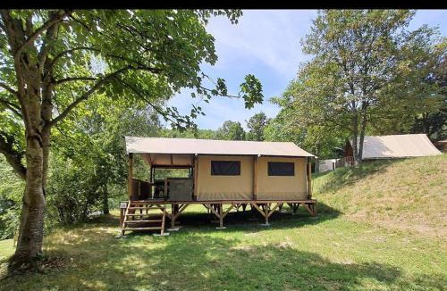 Saint-Point Other | Bungalow toilé, animaux acceptés - 5 pers. - API-1-52-2781