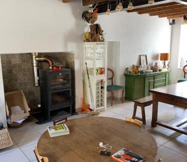 Busset House | Busset Liages situé dans le Bourbonnais 1 chambres lit double et un clic clac