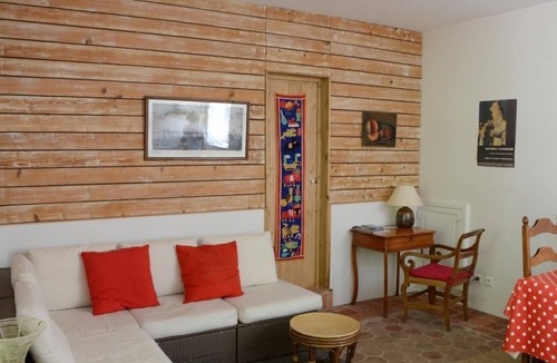 Laives House | Côté Cour - Laives - Gîte