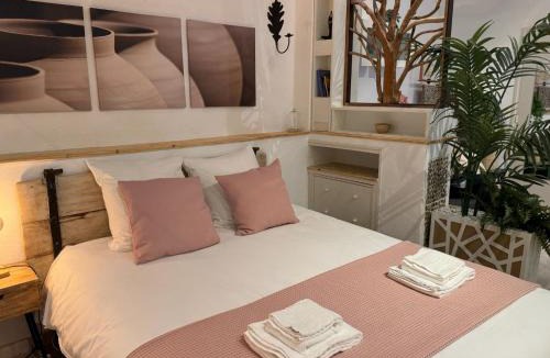 Aubiere Apartment | Côté Jardin - Studio voûté by PRIM0 C0NCIERGERIE