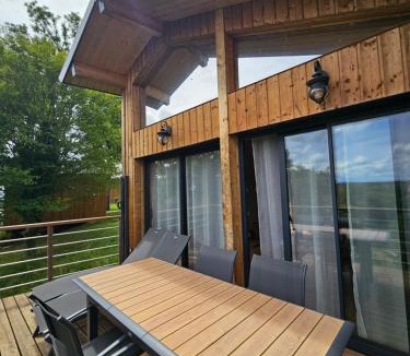 Paroisse Saint-Vincent-de-Paul Ski Chalet | Cabanes du Domaine des Fées