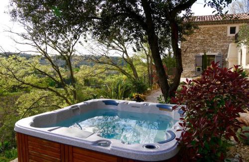La Roque-sur-Pernes Apartment | Cabanon des Secrets - Les Cabanes de Provence