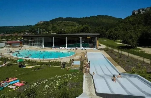 Ornans House | Caborde Cottage: 3 Rooms, Sleeps 4