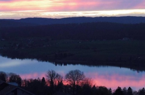 Montperreux Apartment | Calme vue sur le lac Rando, Activités Nautiques , Sport D'hiver, Gastronomie !