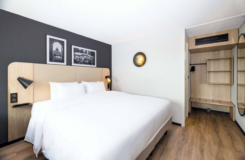 Les Ulis Hotel | Campanile NATURE - Les Ulis