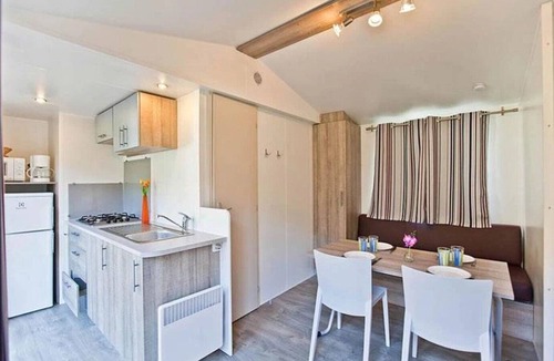 Aigueblanche House | Camping 3 étoiles - Piscine - ccbbhdh