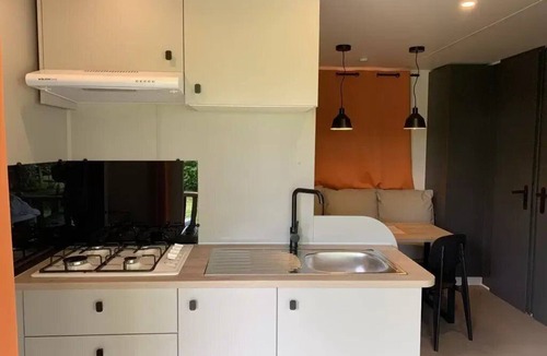 Arc-et-Senans House | Camping 3 étoiles - Piscine - ccbgbdh