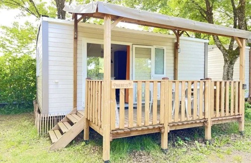 Arc-et-Senans House | Camping 3 étoiles - Piscine - ccbgbdh