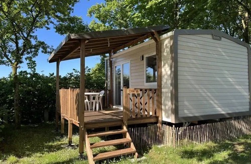 Arc-et-Senans House | Camping 3 étoiles - Piscine - ccbgbdi