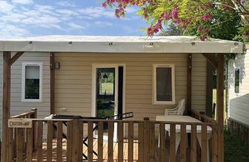Arc-et-Senans House | Camping 3 étoiles - Piscine - ccbgbea