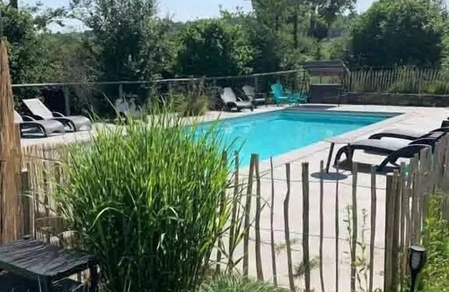 Arc-et-Senans House | Camping 3 étoiles - Piscine - ccbgbea