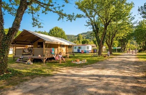 Tournon-sur-Rhone Hotel | Camping Hôtel Maui