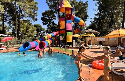Bollene Ski Chalet | Campsite La Simioune* - Chalet BRUYERE - 2 bedrooms + TV (2 adults maximum and 3 children under 14 years old) 2 to 5 people - 2 people. included in the price