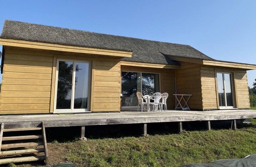 Saint-Germain-Chassenay House | Canadian wooden house with swimming pool near the Canals