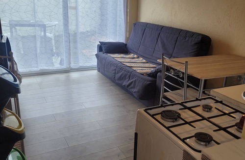 Pagny-la-Ville Apartment | canal-side studio