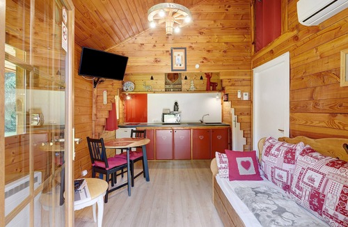 Vaulnaveys-le-Bas RV Rental | Caravan “Chalet Bouton d'Or” with Shared Pool