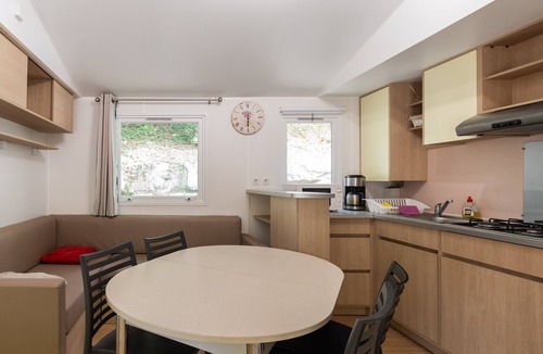 Vallon-Pont-d'Arc RV Rental | Caravan 'Midi - Mobil Home 6-8 Pers' with Shared Terrace and Shared Garden