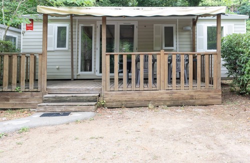 Vallon-Pont-d'Arc RV Rental | Caravan 'Midi - Mobil Home 6-8 Pers' with Shared Terrace and Shared Garden