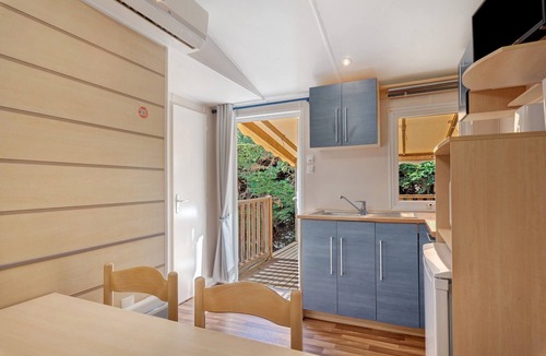 Vaulnaveys-le-Bas RV Rental | Caravan “Mobil Home Venus No. 22” with Shared Pool