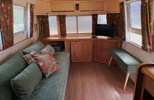 Mantenay-Montlin Bed & Breakfast | caravane airstream mantenay