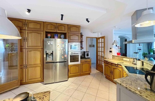 Vic-la-Gardiole Villa | Casa da luz villa swimming pool jacuzzi sauna seaside bowling alley bicycle track