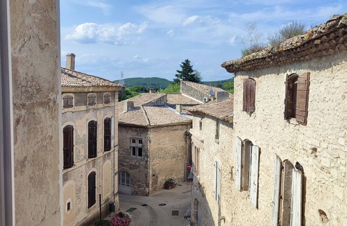 Saint-Paul-Trois-Chateaux Apartment | Casa Augusta, Marché aux Truffes -drôme Provençale