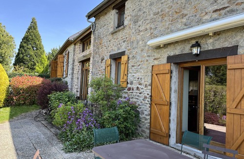 Saint-Martin-du-Puy Cottage | Castle Heights