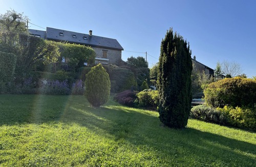 Saint-Martin-du-Puy Cottage | Castle Heights