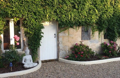 Migron House | Cerisier - sleeps 5 - Pool, Summer House, Games Barn playhouse - classified 4*