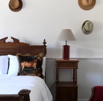 Serves-sur-Rhone Hotel | Château de Fontager