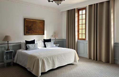 Serves-sur-Rhone Hotel | Château de Fontager